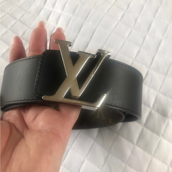 Louis Vuitton Black Leather and Monogram
Canvas Reversable Initials Belt. - Picture 7 of 7